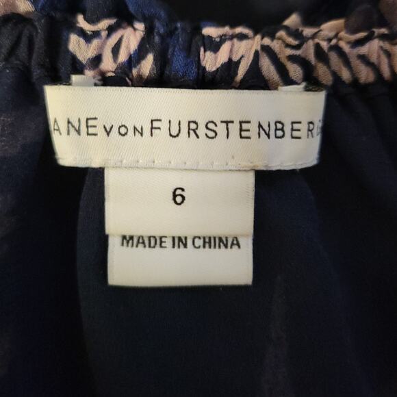 DVF Silk Floral Blouse Business Casual Vacation Resort Feminine Modest Size 6 - Picture 3 of 9